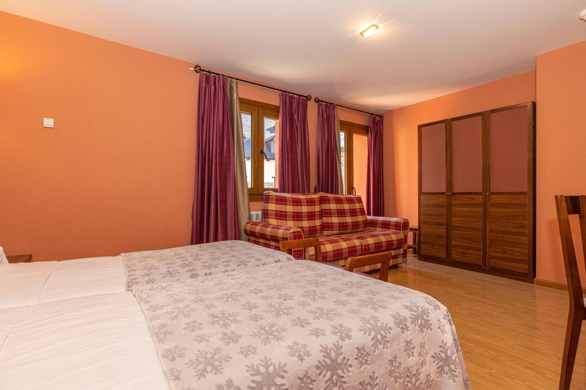 Hotel Solana Бенаске Экстерьер фото
